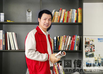 圖為董事長(zhǎng)陳仙根