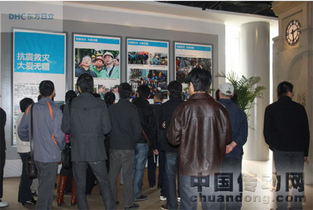 參觀東電抗震救災(zāi)圖片展