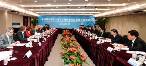 集團公司有關(guān)部門負責人，龍源集團、科環(huán)集團的主要負責人，外交部歐洲司的有關(guān)人員參加了座談會