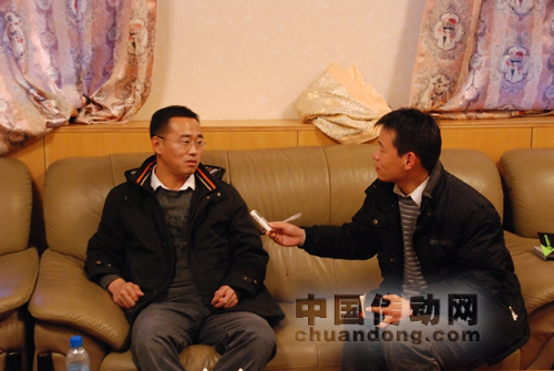 國(guó)網(wǎng)風(fēng)場(chǎng)項(xiàng)目物資部經(jīng)理接受記者采訪