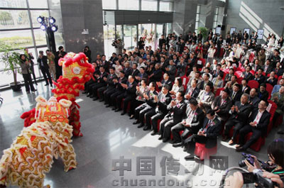臺(tái)達(dá)上海運(yùn)營中心暨研發(fā)大樓開幕典禮，祥獅獻(xiàn)瑞表演，全場兩百位賓客鼓掌叫好