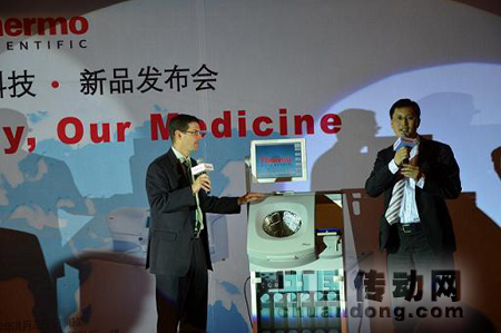 賽默飛病理解剖產(chǎn)品亞太區(qū)總監(jiān)MatthewBell及中國(guó)區(qū)經(jīng)理MichaelZhang宣布新產(chǎn)品全球同步上市