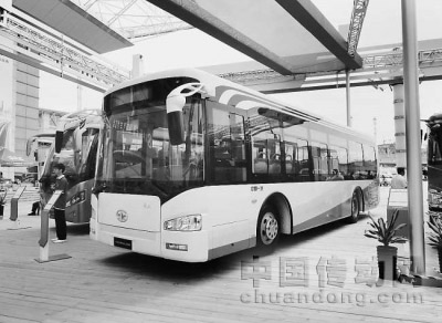 由一汽自主研發(fā)的10米清潔能源公交車，或?qū)⒃陂L春正式運營