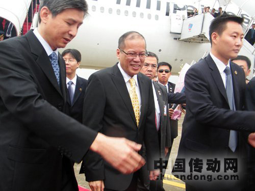 9月3日，菲律賓總統(tǒng)貝尼尼奧·阿基諾三世（圖中）乘專機飛抵廈門高崎機場，開始在福建的“追溯祖輩足跡”之旅。
