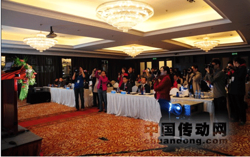 現(xiàn)場媒體對臺達CNC數(shù)控系統(tǒng)的推出表現(xiàn)出極高關(guān)注度