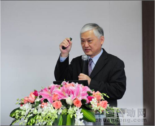 研華科技總經理何春盛先生現場講解