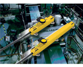 新品：小型直線位移傳感器、雙顯示光纖放大器
