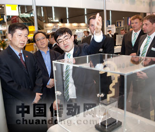 工業(yè)和信息化部副部長劉利華率25人團參觀菲尼克斯電氣展臺