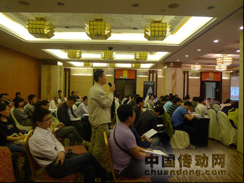 到場(chǎng)的專(zhuān)家學(xué)者向與威圖工程師互動(dòng)交流