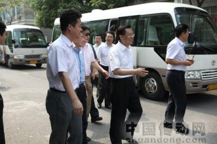 李新總經(jīng)理迎接朱克江市長(zhǎng)
