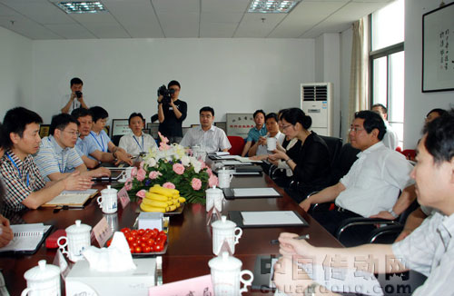 南京市副市長李侃楨一行到南自信息公司調(diào)研